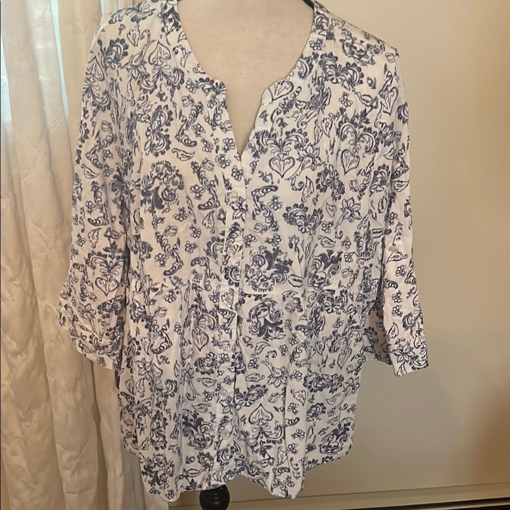 Tahari White and Blue Relaxed Blouse with Mandarin Collar